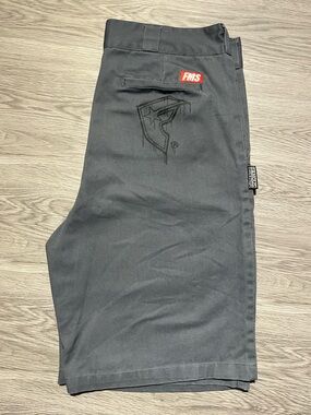 Vintage Famous stars and straps FMS skater shorts mens 36 waist